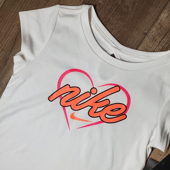 NWT Girl’s Nike Dri-Fit T-shirt Size 4T White Pink Orange Heart Graphic Logo - Picture 7 of 14